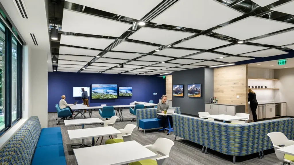 مرکز نوآوری و تأثیر آن بر شبکه سازی و انتقال تجربه بین کارآفرینان