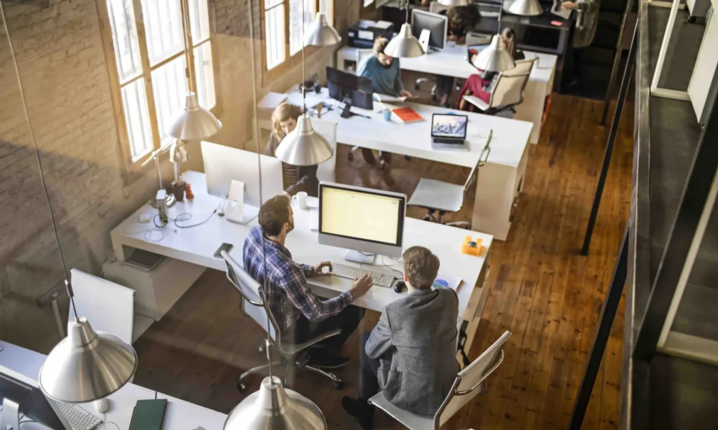 انکوباتور کارآفرینی چیست و چرا برای موفقیت استارتاپ ها حیاتی است؟